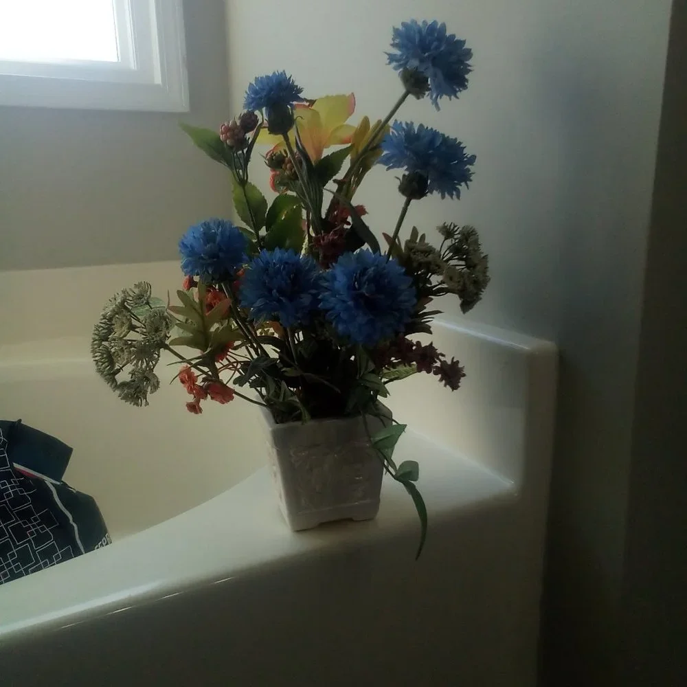 👵GREAT UC JANE SEYMOUR LILY FLOWER ARRANGEMENT